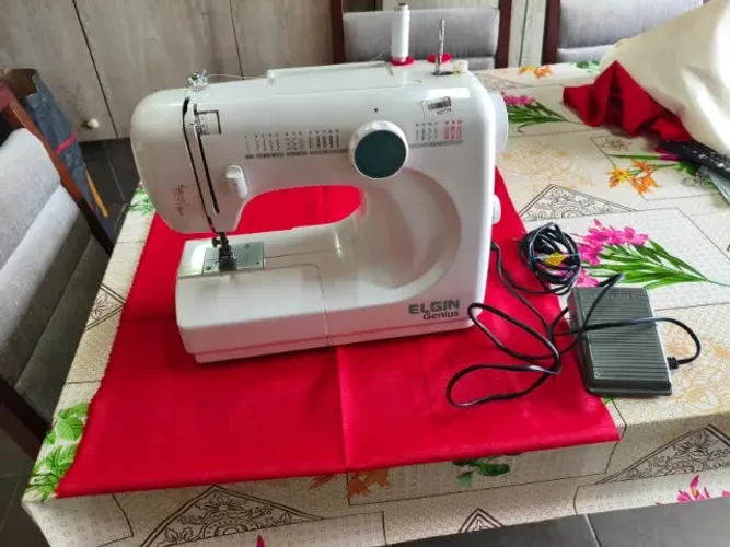 Maquina de Costura Elgin JX-4000-1  127V