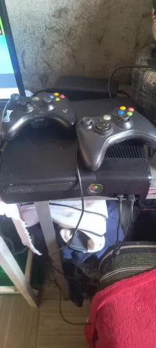 Xbox 360 rgh +70 jogos e 2 controles