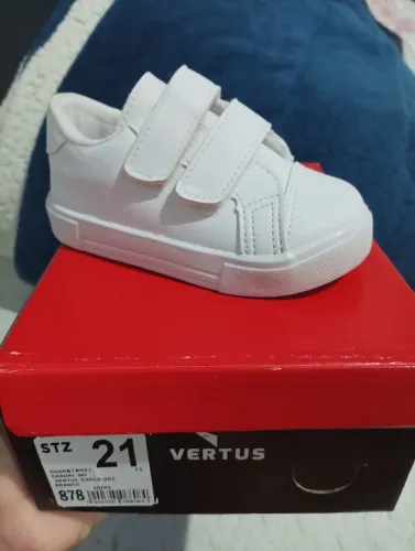Tênis branco bebê