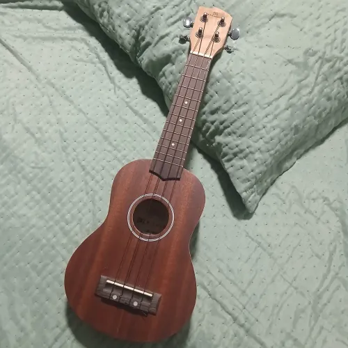 Vende-se cavaquinho cordas muito boa! Condições boa nenhum arranhão