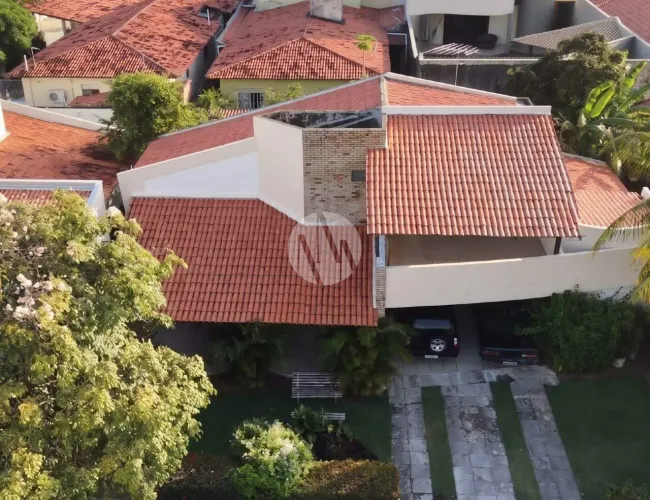 Casa de condomínio fechado em Capim macio. 4 Suítes.