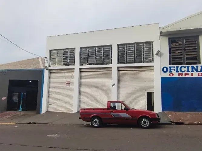 Barracão de 230m² bem localizado