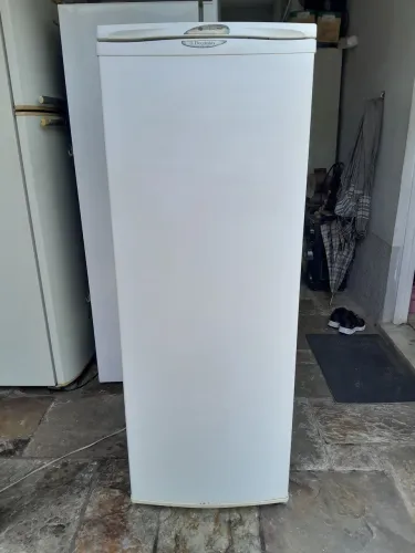 Geladeira Electrolux R280