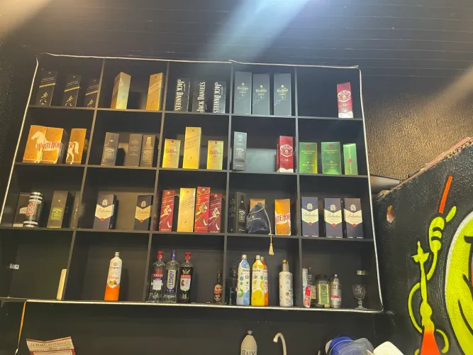 Kit Completo Para Adega / Com Caixa , Vitrine e Freezers