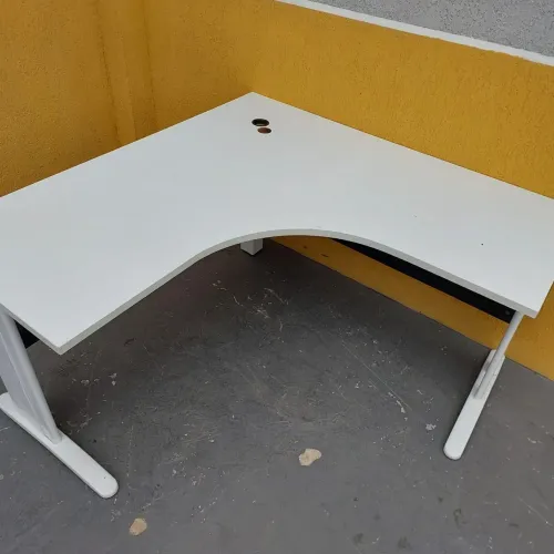 Mesa escritório em L