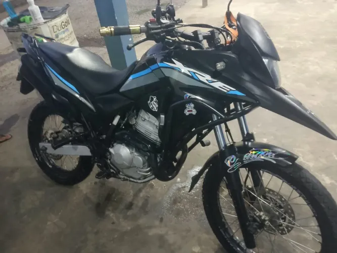 XRE 300 vendo 17.000 ou troco em celta bem concwrvado