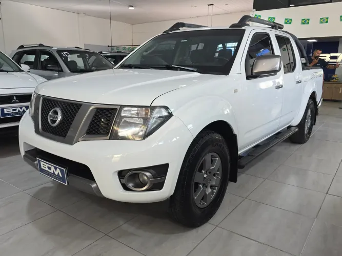Nissan Frontier SV AT. CD 4X4 2.5 TB Dies. Aut. 2016