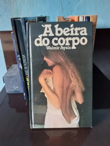 À Beira do Corpo - Walmir Ayala - Círculo do Livro