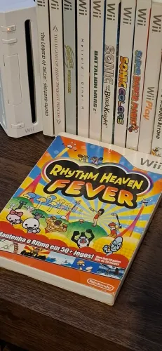Jogo Wii Rythm Heaven Fever Ed. Brasileira com luva CIB