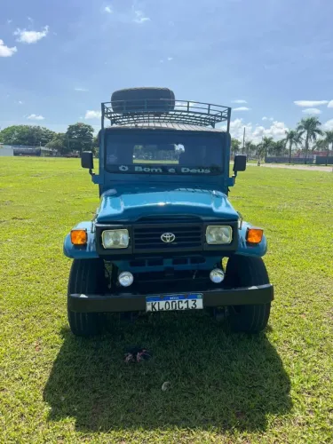 Toyota Band.Picape CD 4P Chassi Longo Diesel 1982