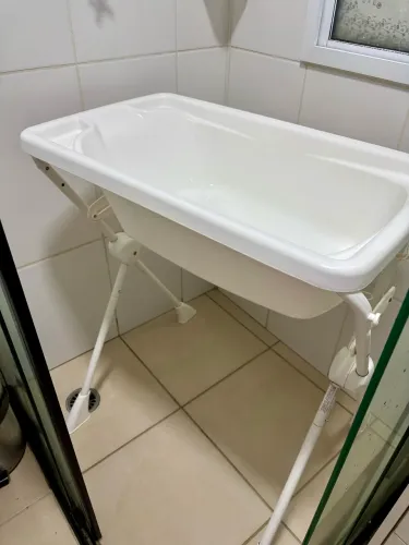 Banheira Burigotto Branca com Suporte e Redutor de Assento - Excelente Estado