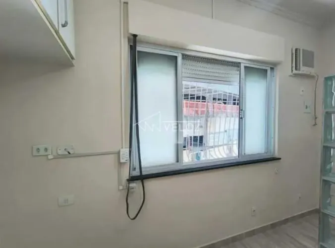 Kitnet/Conjugado : / Residencial / Glória