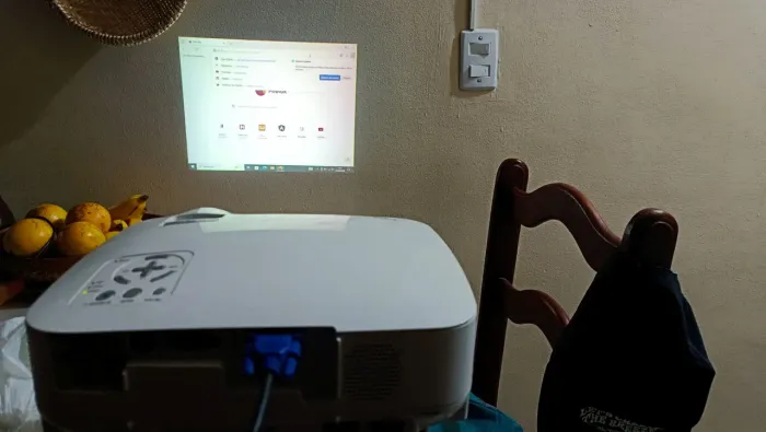 PROJECTOR