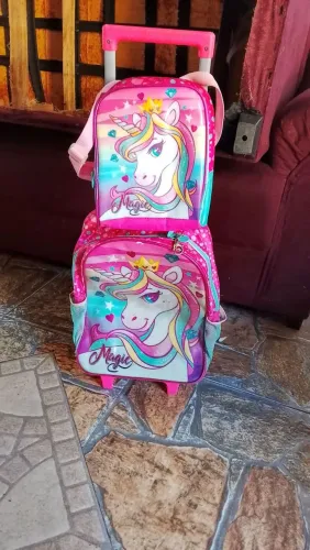 Vendo Mochila unicórnio com lancheira