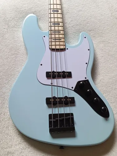 Vendo ou troco por Guitarra Jazz Bass Waldman Mastery Premium 