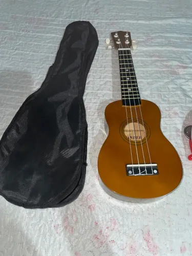 Ukulele + Pandeiro 190R$
