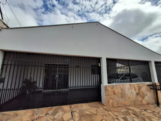 Vendo Linda casa com 2 quartos - CPA 3