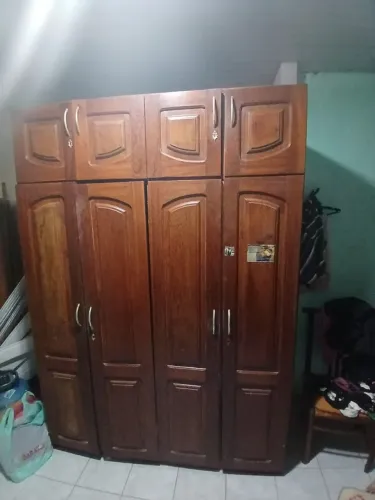 Guarda-roupa em angelim vermelho