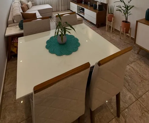 Mesa com cadeiras
