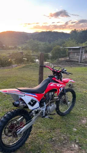 Bros 150 de trilha parcelo no cartão.