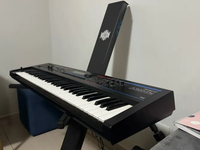 ROLAND JUNO-Di + ACESSÓRIOS (TECLADO SINTETIZADOR)