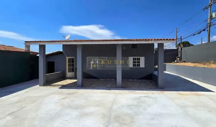 Casa à venda em Valinhos, Vila São Luiz, com 2 quartos, com 124 m²