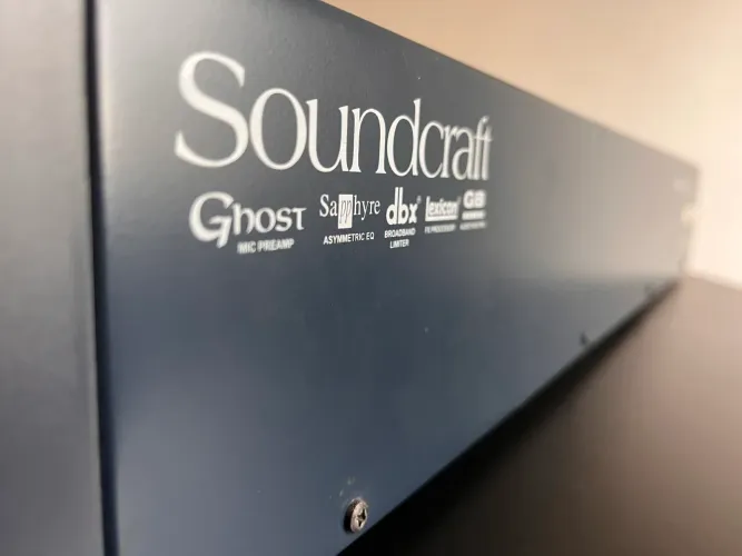 Mesa de som Soundcraft Signature 22