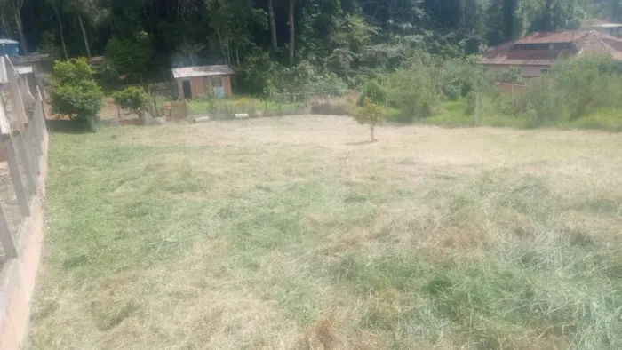 Terreno 300 m². Vendo em Campo Magro