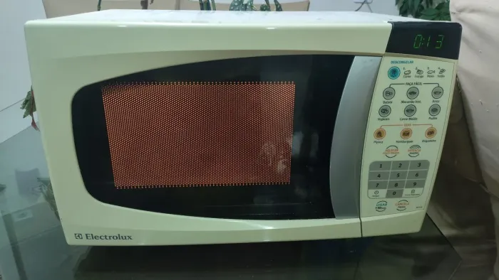 Microondas Electrolux 18litros MEF28 127V. Funcionando Normalmente
