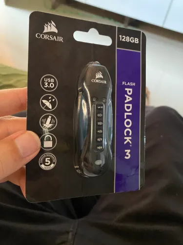 Pendrive com senha Corsair Padlock 3 128GB