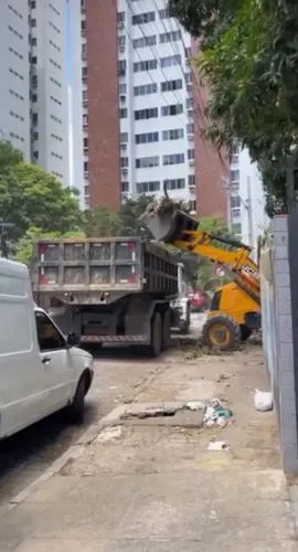 Demolição * retroescavadeira ?