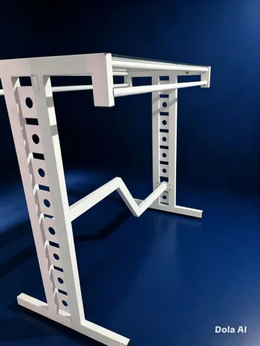 Mesa com tampa de vidro para confecção 