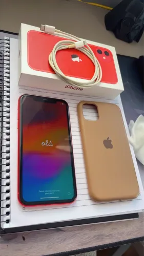 iPhone 11 64GB vermelho