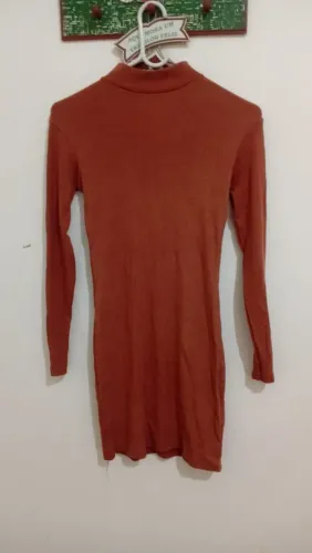 Vestido longo de gola
