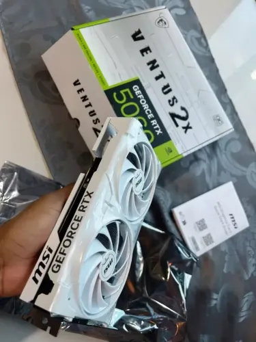 Placa de Vídeo NVIDIA GeForce MSI RTX5060 8GB Ventus OC White 2X - 128 Bits - HDMI/3X DP -
