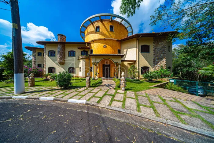 Jardim Europa - Casa em Condomínio Fechado de 1869m² com Heliponto, 7 Dormitórios e 12 Vag