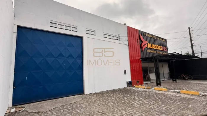 Galpão com 300 m² e amplo estacionamento na Av. Menino Marcelo