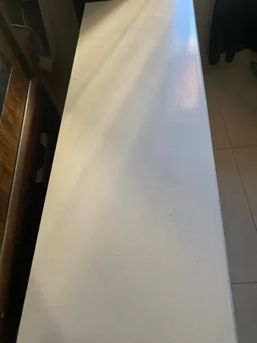 Comoda MADEIRA LEGITIMAA!!!  Ela é 4 gavetas, porem uma saiu o fundo dela.
