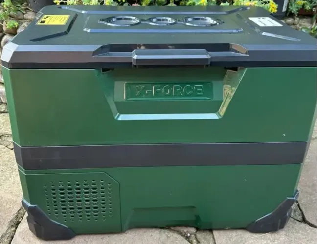 Geladeira portátil x force 38L Quadrivolt nova