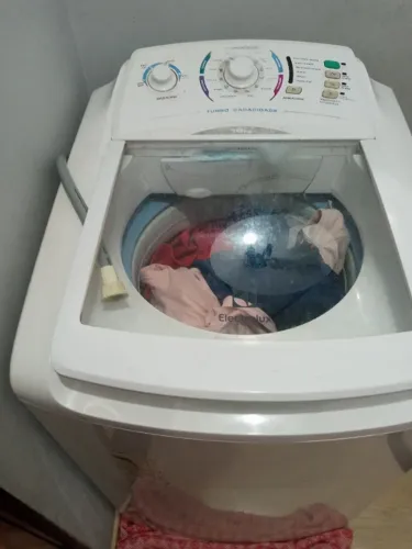 MÁQUINA DE LAVAR ELETROLUX USADA AINDA EM FUNCIONAMENTO.