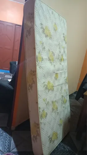 Colchão solteiro- seminovo