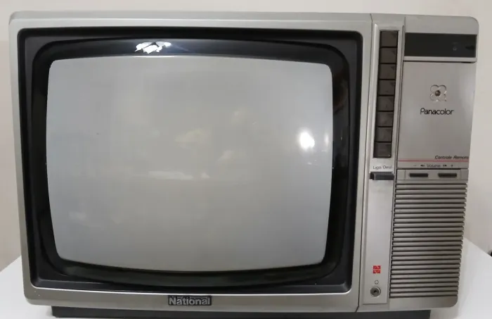 Vendo aparelho de televisão antigo da marca National