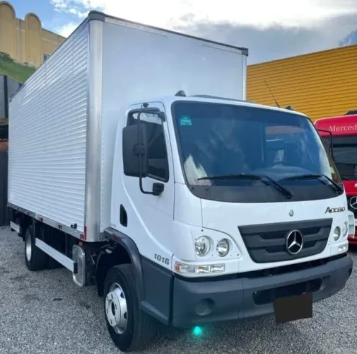 ACCELO 1016 BAÚ SECO ANO 2015.