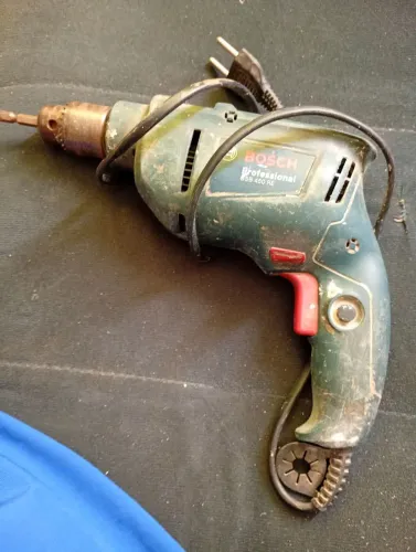 Furadeira de impacto (recesso)