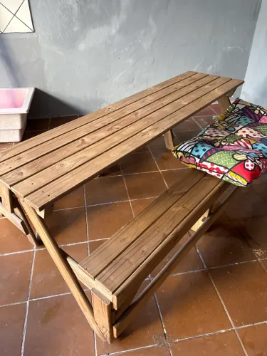 Sofá/Banco de Madeira 2 em 1 que Vira Mesa - com Almofadas - R$ 800