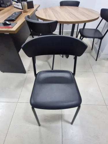 Cadeira Euro Itália empilhável