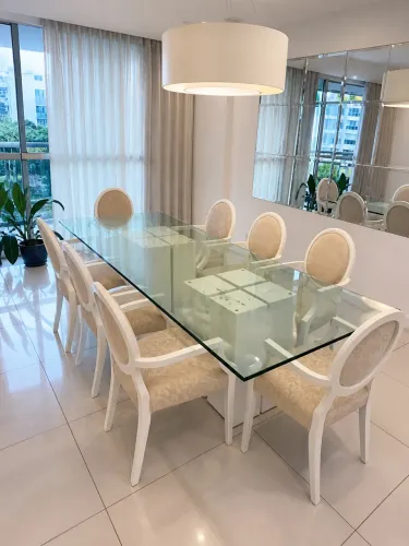 Mesa de jantar com 8 cadeiras