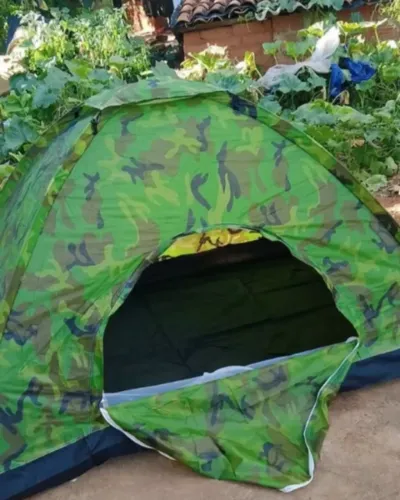 Barraca camping camuflada 6 lugares sem uso no centro de São Gonçalo