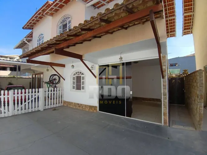 Duplex em condomínio à venda em Rio das Ostras no Cidade Praiana, 2 quartos!