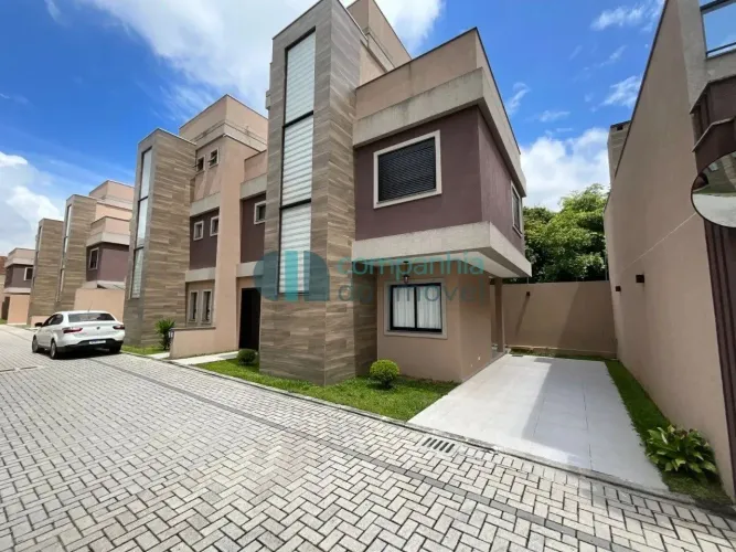 Sobrado Triplex à Venda no Uberaba